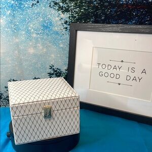 Yves Saint Laurent VIP White & Gold Vanity Box New! Pristine!